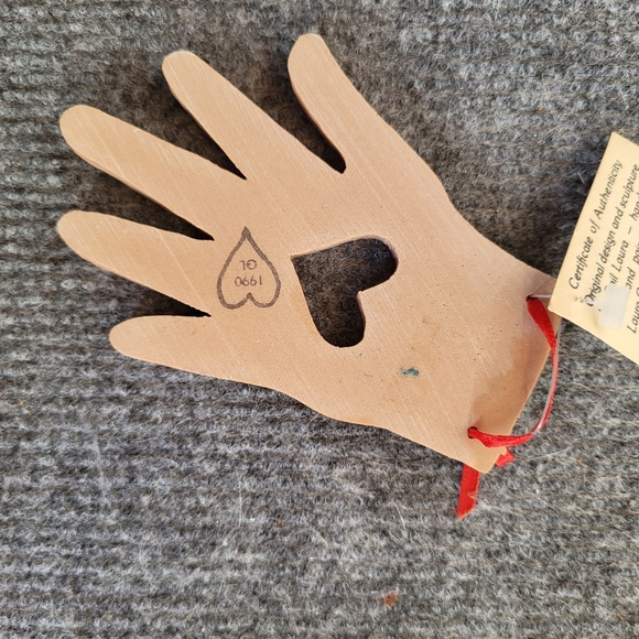 Vintage Gail Laura heart and hand ornament - Picture 4 of 5